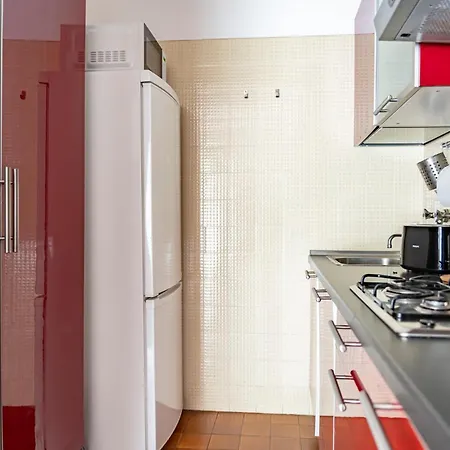 Guesthost - Cozy Retreat Steps From X6 *