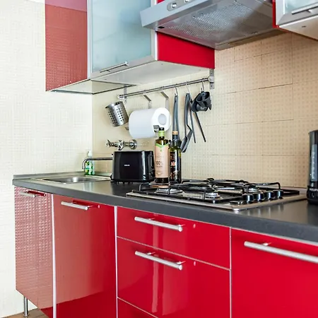 Apartment Guesthost - Cozy Retreat Steps From X6 *