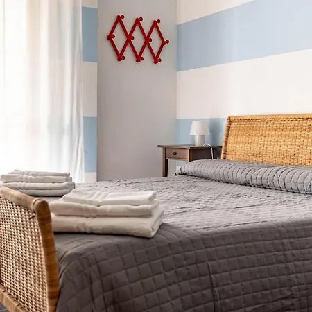 Guesthost - Cozy Retreat Steps From X6 * Garda (Verona)