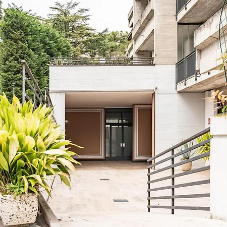 Guesthost - Cozy Retreat Steps From X6 Garda (Verona)