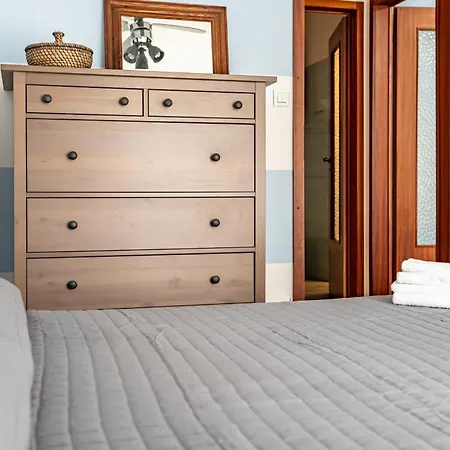 Guesthost - Cozy Retreat Steps From X6 Apartment *