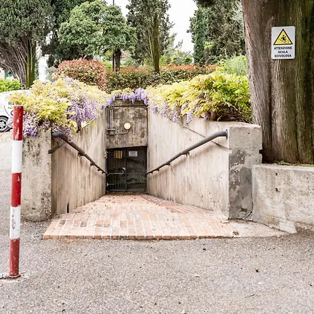 Guesthost - Cozy Retreat Steps From X6 Apartment