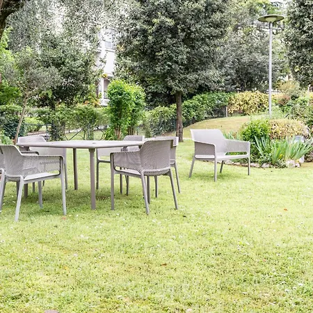 Guesthost - Cozy Retreat Steps From X6 * Garda (Verona)